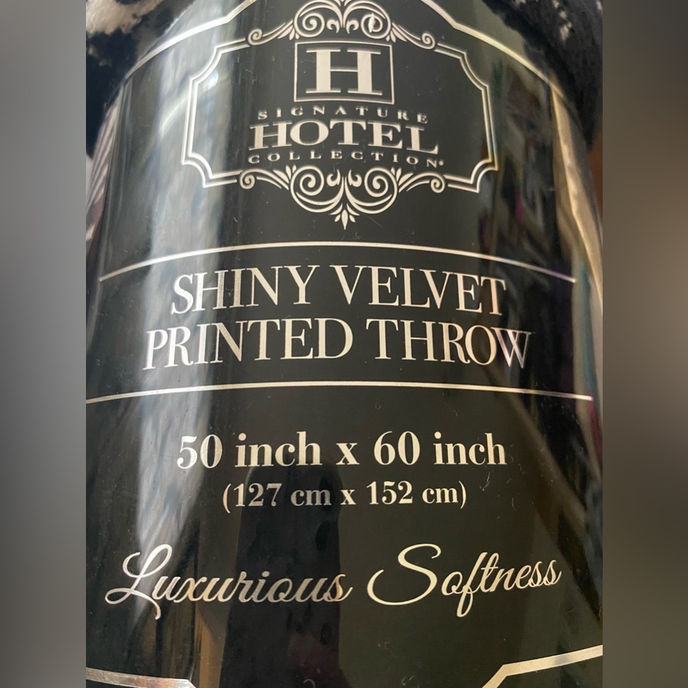 BRAND NEW! Hotel Collection Throw - Picture 2 of 6